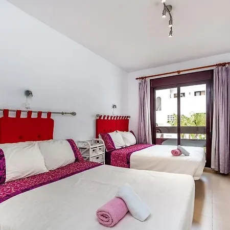 La Buena Vida Duplex: Stylish Retreat With Pool Access Near Puerto Banus *