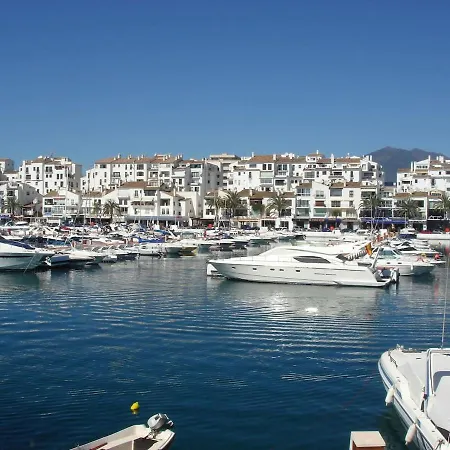 Apartment La Buena Vida Duplex: Stylish Retreat With Pool Access Near Puerto Banus *