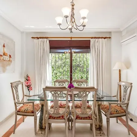 La Buena Vida Duplex: Stylish Retreat With Pool Access Near Puerto Banus *
