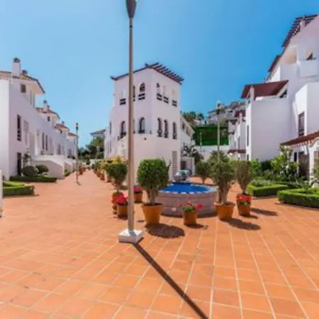 La Buena Vida Duplex: Stylish Retreat With Pool Access Near Puerto Banus Apartment Marbella