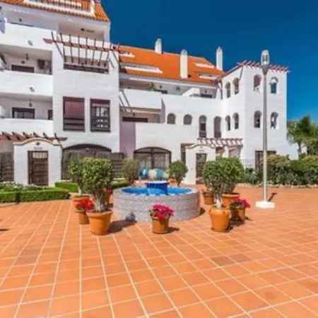Apartment La Buena Vida Duplex: Stylish Retreat With Pool Access Near Puerto Banus Marbella