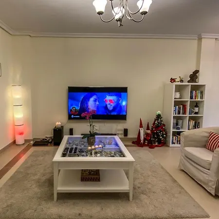 Apartment La Buena Vida Duplex: Stylish Retreat With Pool Access Near Puerto Banus *