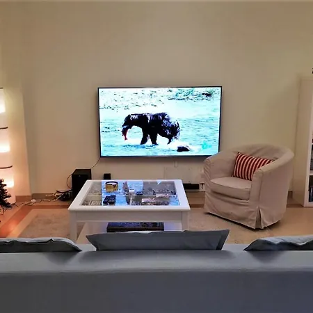 Apartment La Buena Vida Duplex: Stylish Retreat With Pool Access Near Puerto Banus *