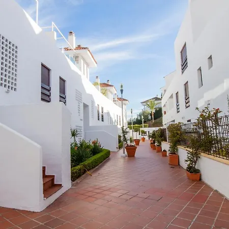 Stylish 2-bed Duplex Townhouse, Full Kitchen, Access To Three Pools, Minutes From Puerto Banus, By 