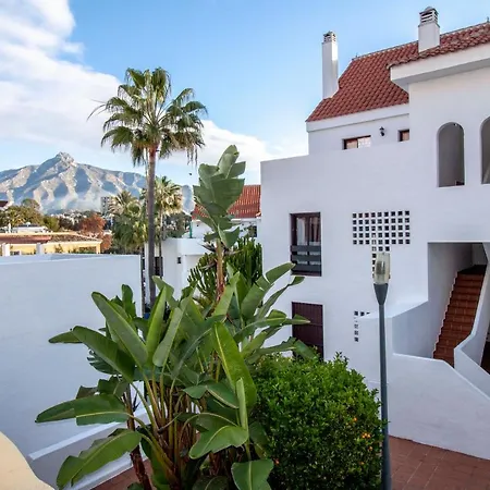 La Buena Vida Duplex: Stylish Retreat With Pool Access Near Puerto Banus Marbella