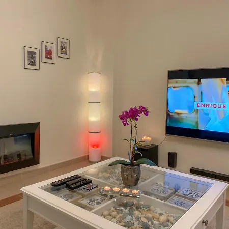 La Buena Vida Duplex: Stylish Retreat With Pool Access Near Puerto Banus Marbella