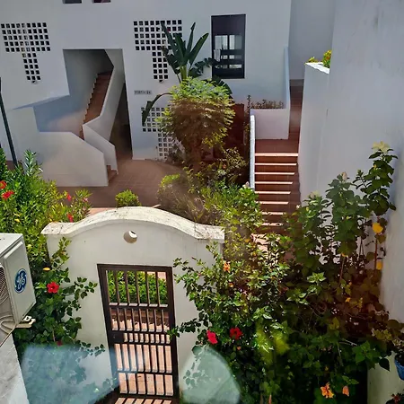 Stylish 2-bed Duplex Townhouse, Full Kitchen, Access To Three Pools, Minutes From Puerto Banus, By 