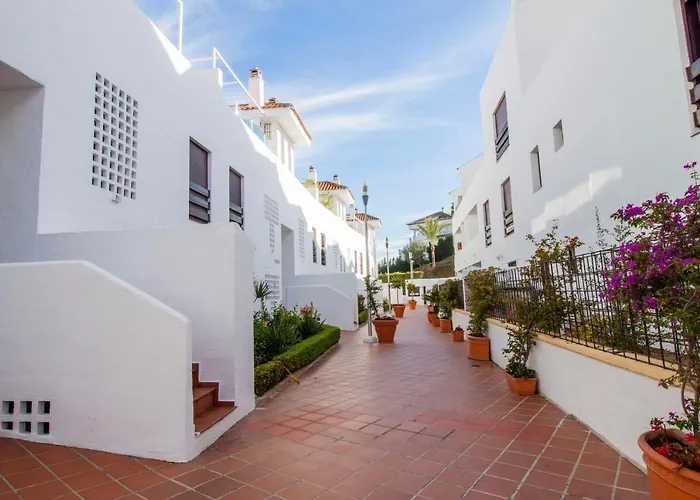 Stylish 2-bed Duplex Townhouse, Full Kitchen, Access To Three Pools, Minutes From Puerto Banus, By 