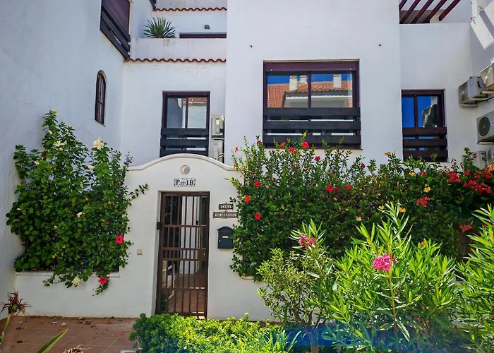 Stylish 2-bed Duplex Townhouse, Full Kitchen, Access To Three Pools, Minutes From Puerto Banus, By 