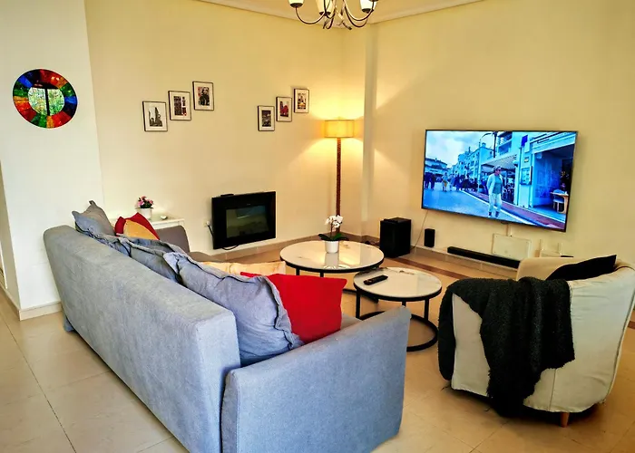 Stylish 2-bed Duplex Townhouse, Full Kitchen, Access To Three Pools, Minutes From Puerto Banus, By 