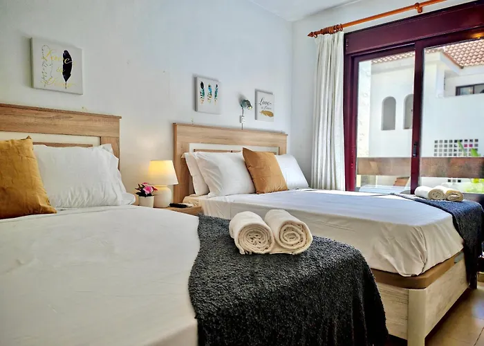 Stylish 2-bed Duplex Townhouse, Full Kitchen, Access To Three Pools, Minutes From Puerto Banus, By 