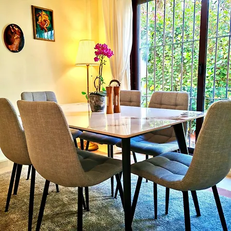 Apartment La Buena Vida Duplex: Stylish Retreat With Pool Access Near Puerto Banus