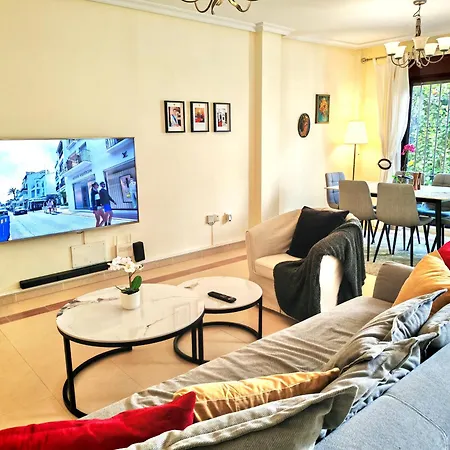 La Buena Vida Duplex: Stylish Retreat With Pool Access Near Puerto Banus Apartment *