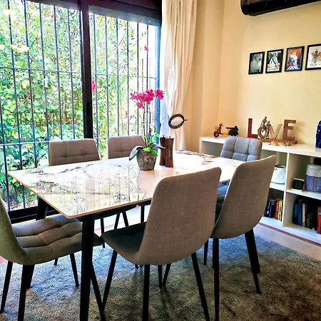 Apartment La Buena Vida Duplex: Stylish Retreat With Pool Access Near Puerto Banus
