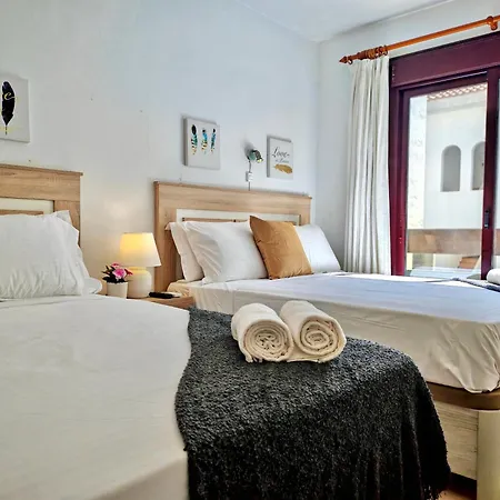 La Buena Vida Duplex: Stylish Retreat With Pool Access Near Puerto Banus Apartment *