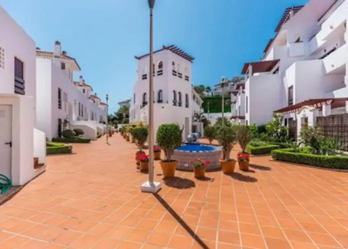 Stylish 2-bed Duplex Townhouse, Full Kitchen, Access To Three Pools, Minutes From Puerto Banus, By 