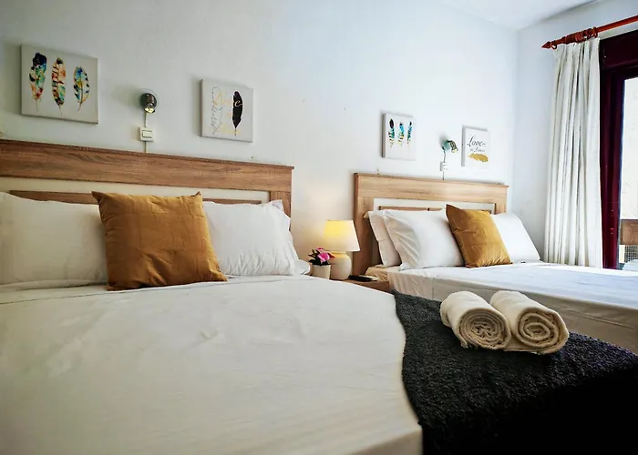 Stylish 2-bed Duplex Townhouse, Full Kitchen, Access To Three Pools, Minutes From Puerto Banus, By 